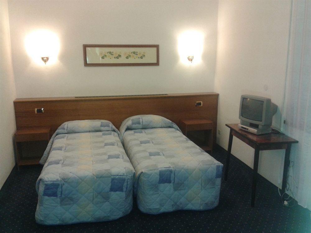 Hotel Rosalpina Рива-дель-Гарда Экстерьер фото
