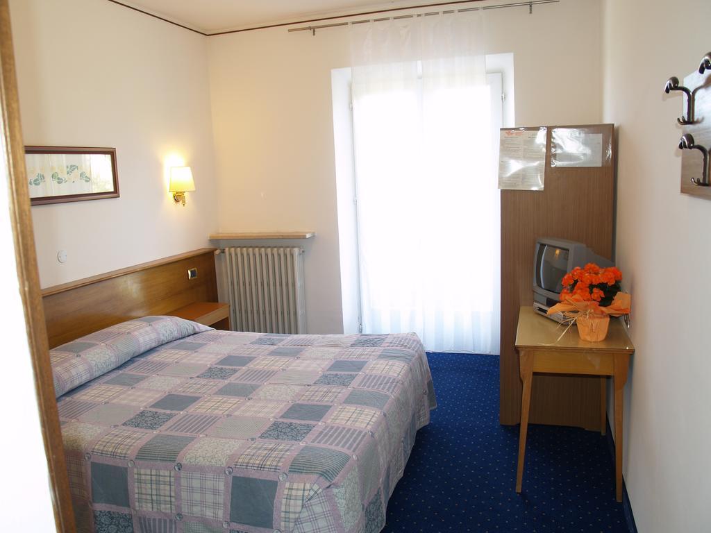 Hotel Rosalpina Рива-дель-Гарда Экстерьер фото