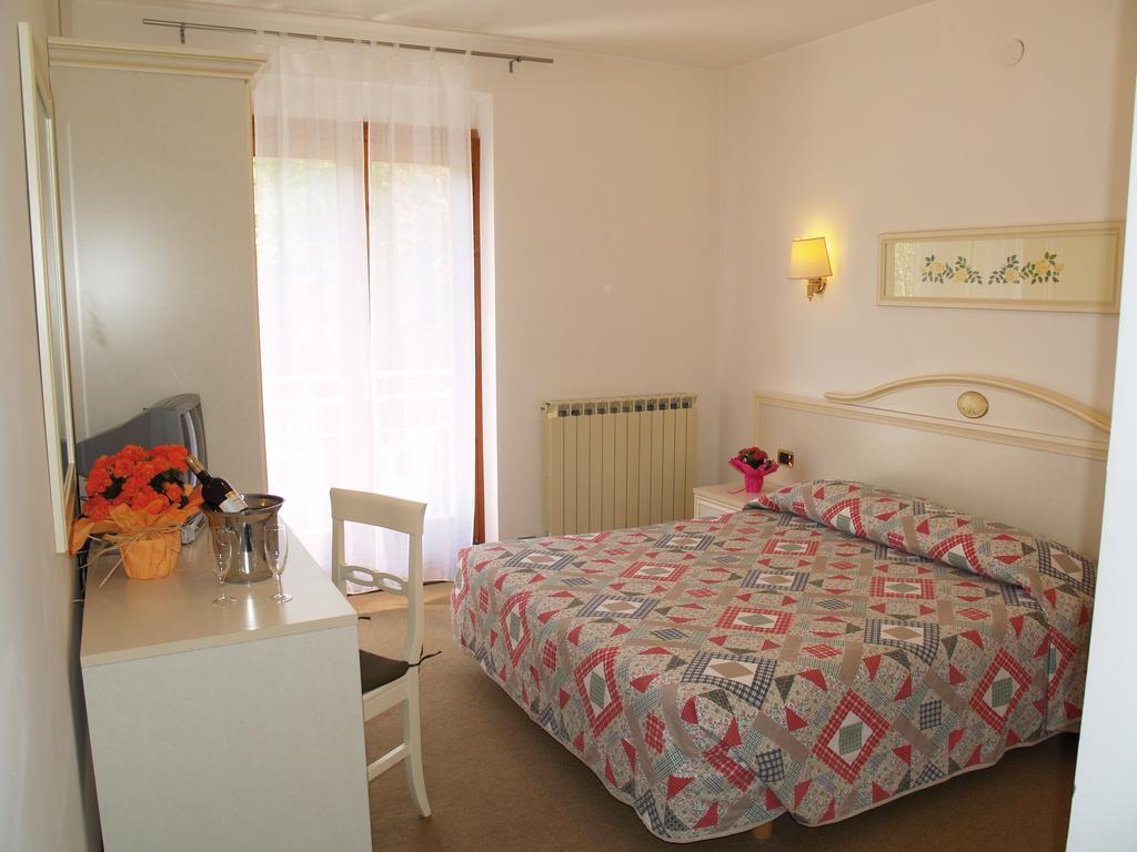 Hotel Rosalpina Рива-дель-Гарда Экстерьер фото