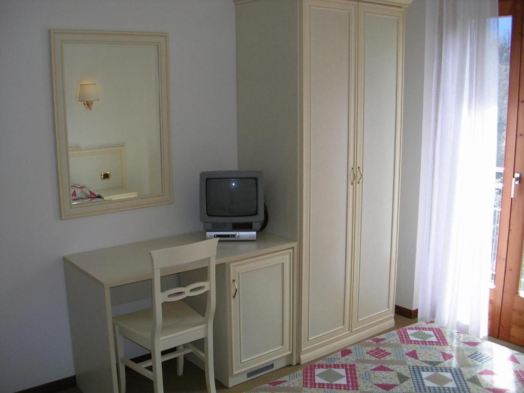 Hotel Rosalpina Рива-дель-Гарда Номер фото